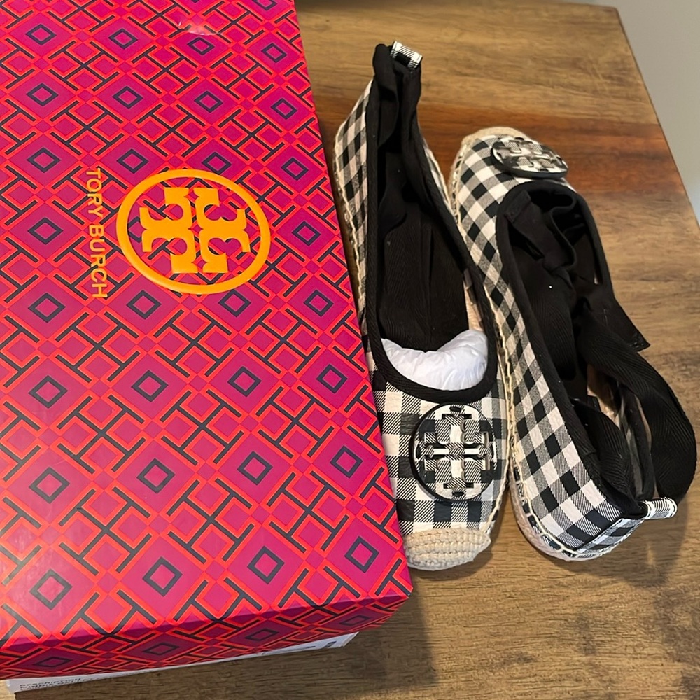 Never worn, tory burch tie up gingham flats. Size 8